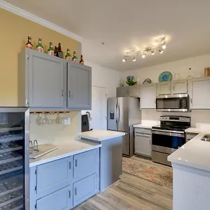 Apartment Red Rox With Patio About 3 Mi To Airport