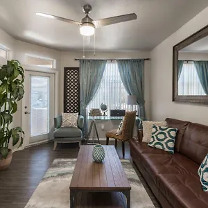 Tpc Golf, Shopping & Dining 3 Miles With Parking -1005 Holiday home